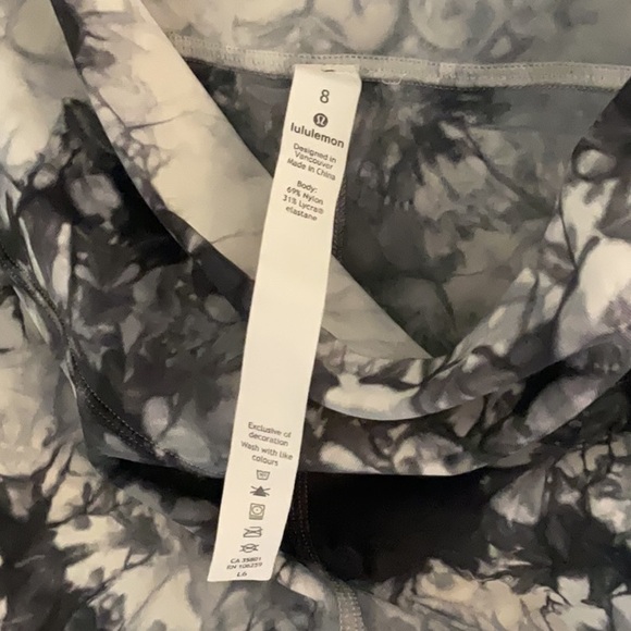 Lululemon Tie-Dye Leggings, Size 8, Black/Gray - Picture 5 of 5